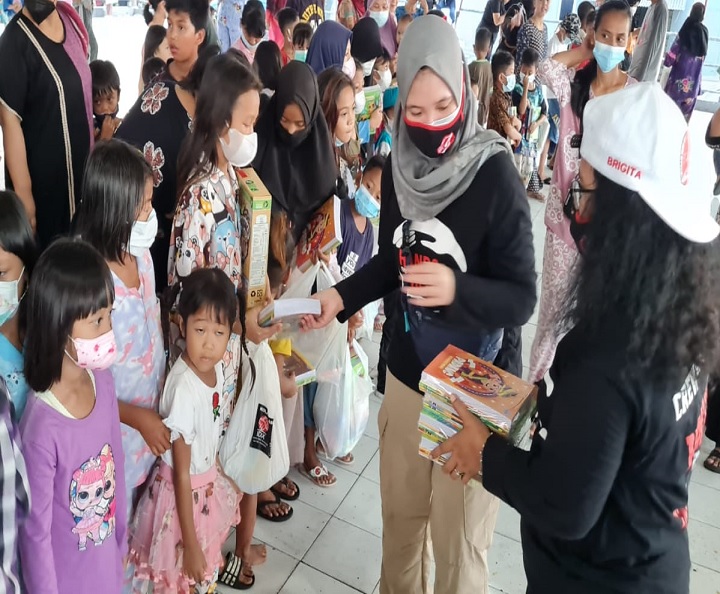 Gerakan 1000 Buku dan Alat Tulis BFI Finance